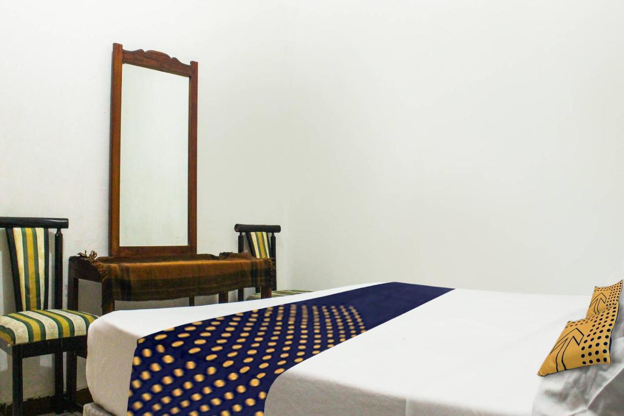 Spot On 91212 Hotel Kelimutu Kupang  Extérieur photo
