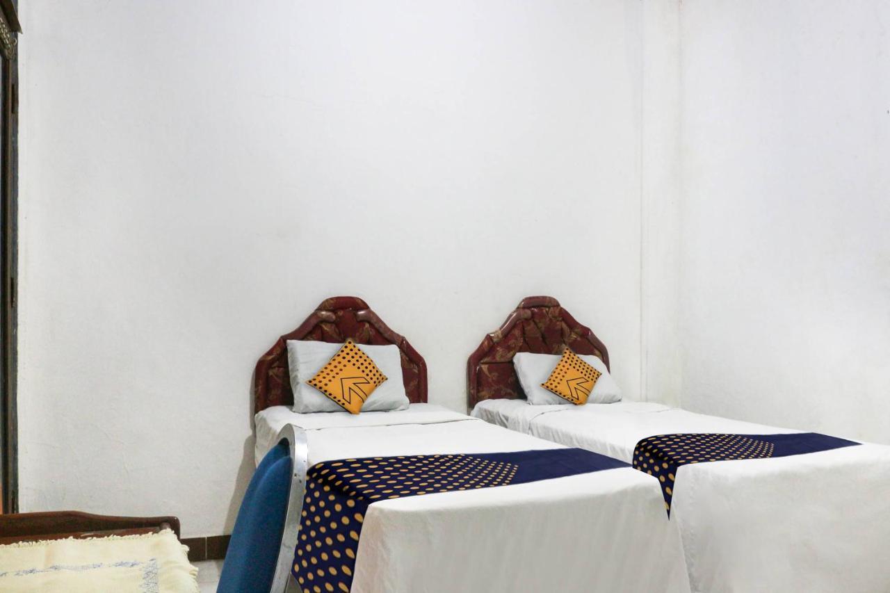 Spot On 91212 Hotel Kelimutu Kupang  Extérieur photo